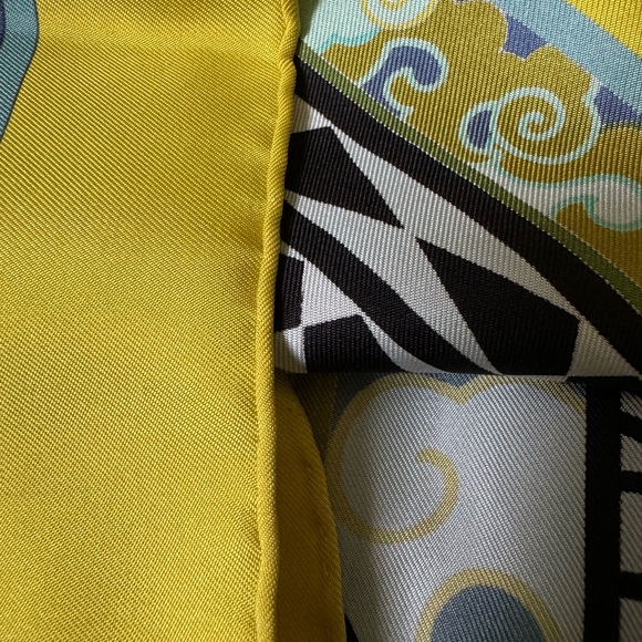 GUC Authentic La Femme aux Semelles de Vent Hermès Scarf 90cm Carré - Picture 10 of 11